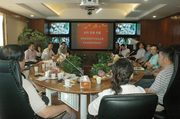 電子信息行業(yè)企業(yè)家及協(xié)會(huì)領(lǐng)導(dǎo)蒞臨參觀(guān)指導(dǎo) 電子信息行業(yè)企業(yè)家及協(xié)會(huì)領(lǐng)導(dǎo)蒞臨參觀(guān)指導(dǎo)